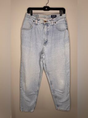 Light Wash High-Rise Women's Jeans - Classic Fit